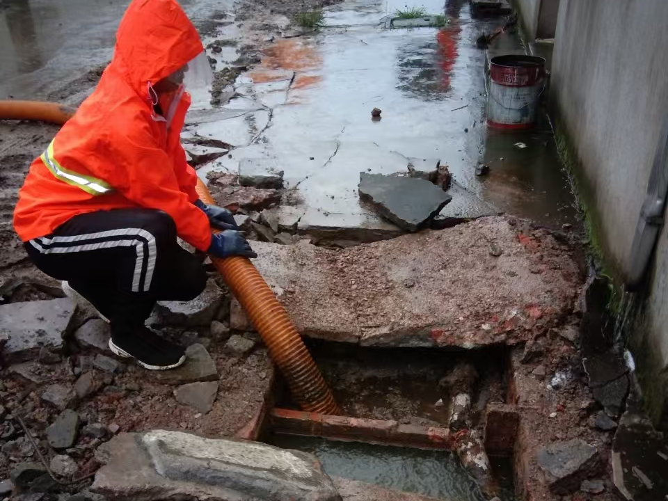 剑阁专业清理污水池 炜誉市政以规范流程守护城市 “肠道”