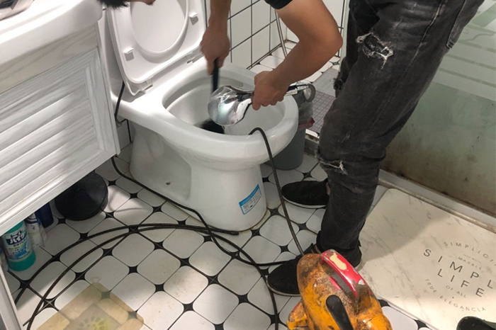 剑阁马桶堵塞自己疏通还是找师傅?专业上门服务让你省时更省心